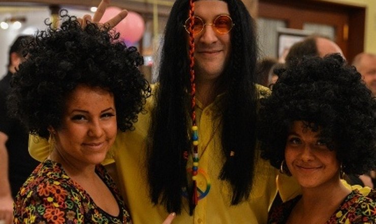 CLARION GRANDHOTEL ZLATÝ LEV VÍTAL PŘÍCHOD NOVÉHO ROKU VE STYLU FLOWER POWER